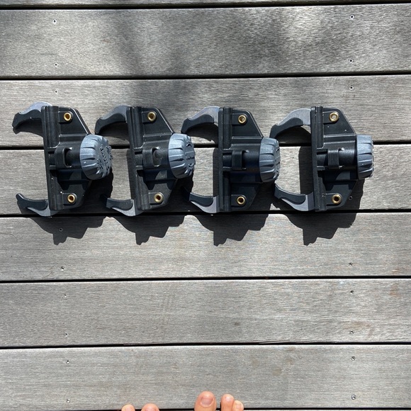 THULE Replacement Fast Grip Clamp for Thule Pulse Rooftop Cargo Boxes - Picture 2 of 4